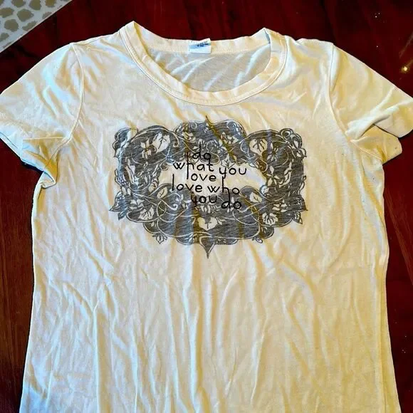 Vintage Abercrombie & Fitch t-shirt. “Do what you love, love what you do.” - Picture 1 of 3